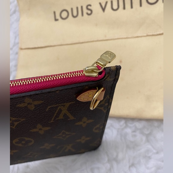 2021 LV NEVERFULL MM POUCH Monogram LIKE NEW CONDITION - Picture 8 of 13